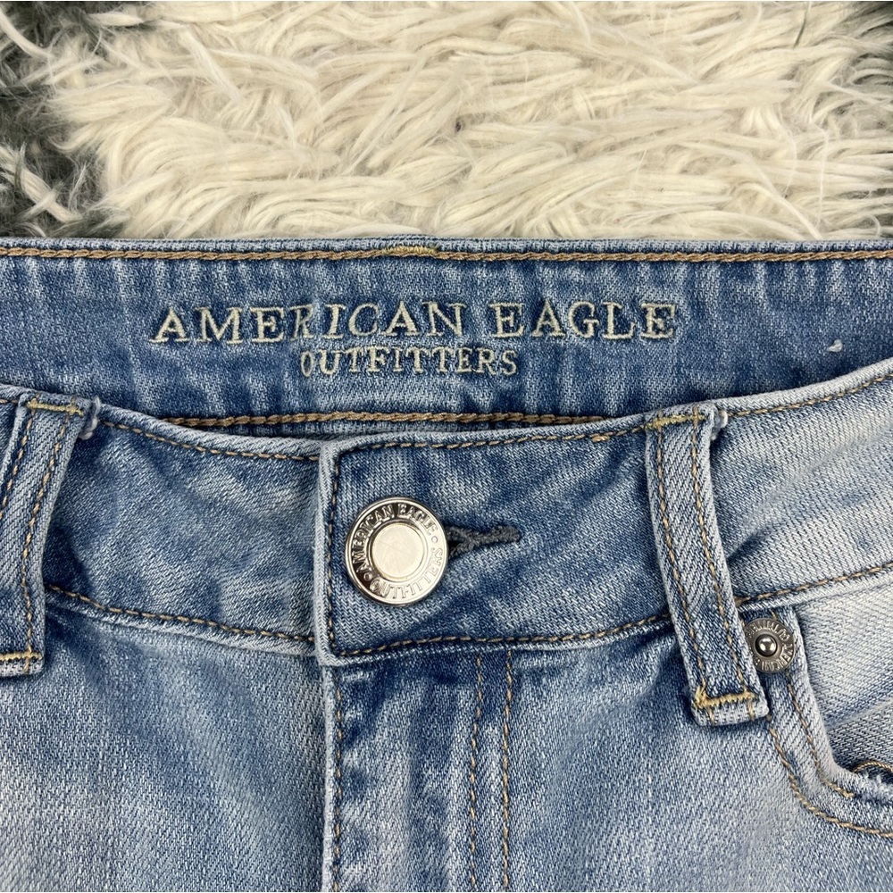 American Eagle Women s Blue Distressed Tomgirl Bermuda Jean Short Size 4 - Picture 2 of 10